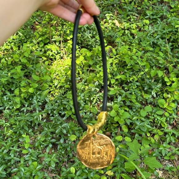 DKNY Disc Logo Pendant  Cord Necklace. - Picture 9 of 11